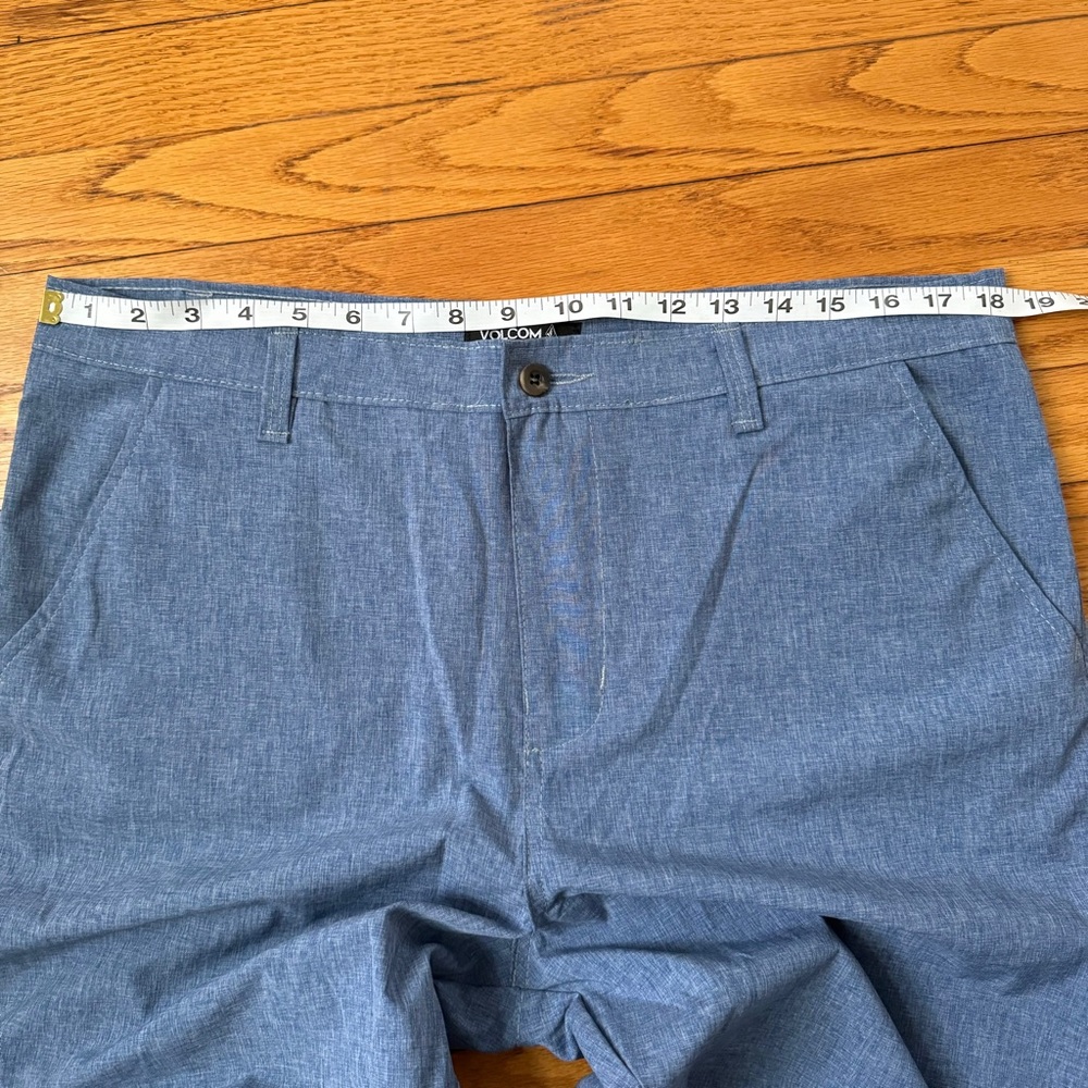 Volcom Men's Blue
Kerosene Hybrid Quick DryChino
Shorts Size 36‎ - Picture 3 of 7